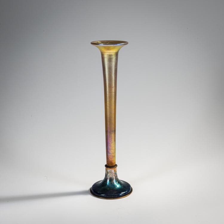 Hauptbild zu Objekt, Vase mit emailliertem Fu&szlig;, 1915-20, Louis C. Tiffany, Tiffany Studios, New York, 171A 266