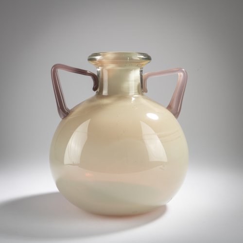 Henkelvase, um 1922