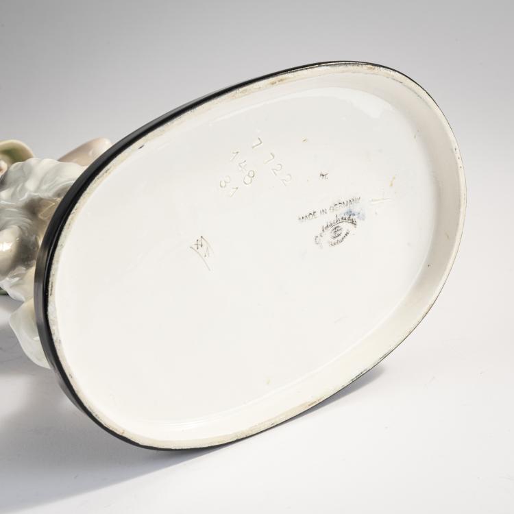 Bild 3 zu Objekt, 'Standing female nude with large fan, hat and Borzoi', 1936/37, Josef Lorenzl, Goldscheider, 171B 386