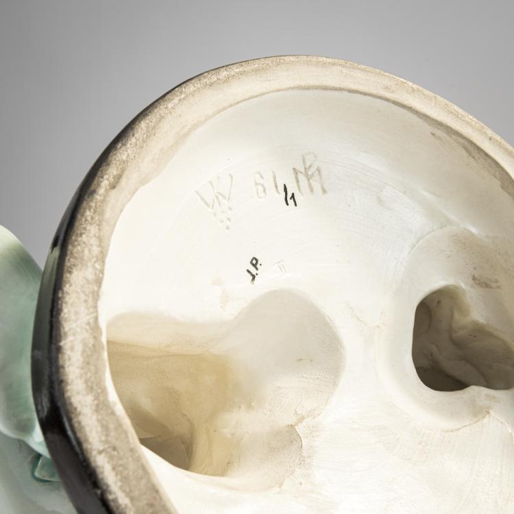 Bild 3 zu Objekt, 'Putto with grapes (autumn)', c. 1907, Michael Powolny, Wiener Keramik, 171B 389