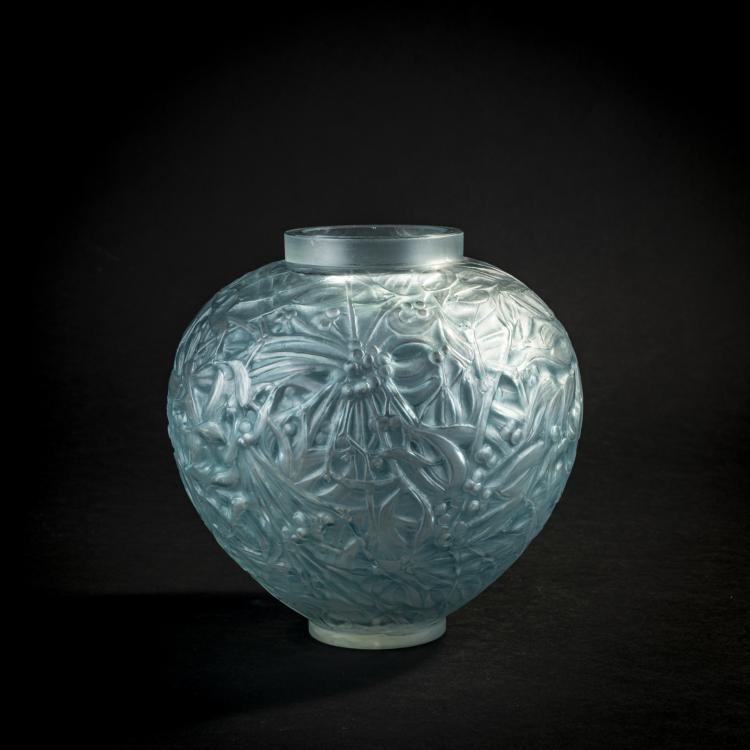 Hauptbild zu Objekt, Vase 'Gui', 1920, Ren&eacute; Lalique, Lalique, Ren&eacute;, Combs-la-Ville/Wingen-sur-Moder, 171A 132