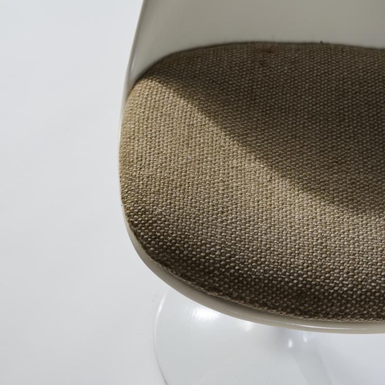 Bild 3 zu Objekt, 6 'Tulip' - '151' chairs, 1956, Eero Saarinen, Knoll International, New York, 172A 145