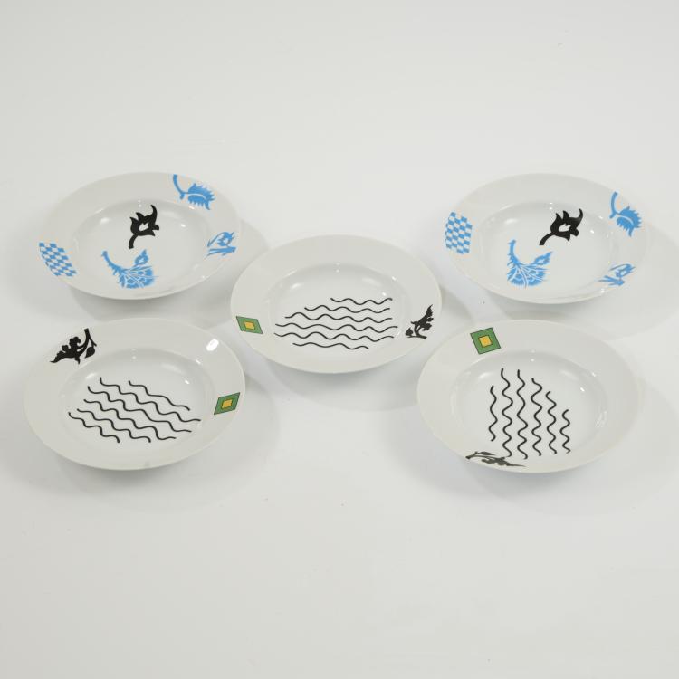 Bild 2 zu Objekt, Zwei Suppenteller 'Renaissance', 1986 und drei Suppenteller 'Medici', um 1985, Ettore Sottsass, Swid Powell, New York, 173A 83