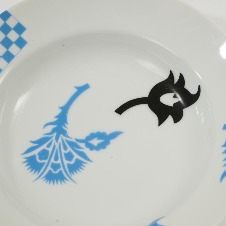 Bild 5 zu Objekt, Zwei Suppenteller 'Renaissance', 1986 und drei Suppenteller 'Medici', um 1985, Ettore Sottsass, Swid Powell, New York, 173A 83