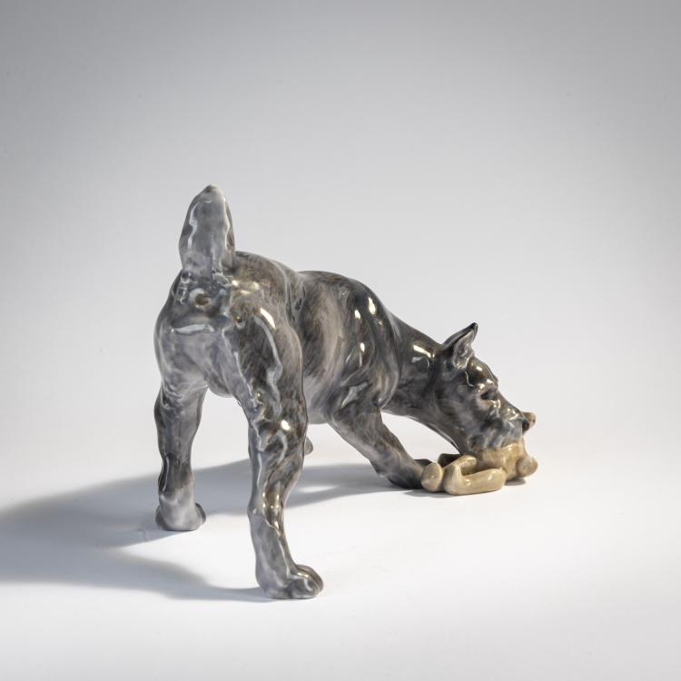 Bild 1 zu Objekt, Schnauzer mit Teddy, 1915-47, Lotte Lindahl, Bing & Gr&oslash;ndahl, Kopenhagen, 171B 352