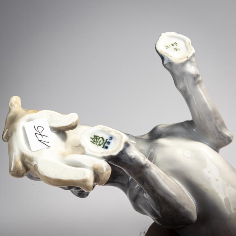 Bild 2 zu Objekt, Schnauzer mit Teddy, 1915-47, Lotte Lindahl, Bing & Gr&oslash;ndahl, Kopenhagen, 171B 352