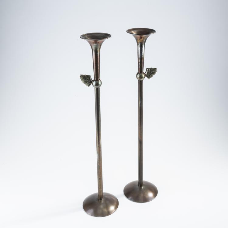 Bild 1 zu Objekt, Zwei Standkerzenleuchter 'Herald', 1995, Mark Brazier-Jones, Brazier-Jones, Mark, Buckland, Buntingford, 172A 185