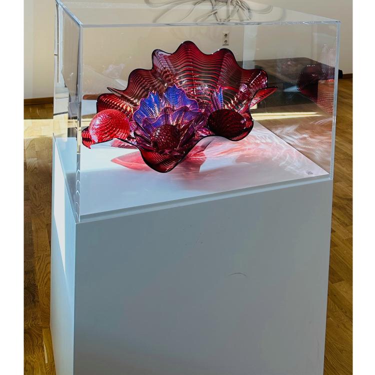 Hauptbild zu Objekt, Sockel mit Plexiglashaube, Deutschland, 172A 220