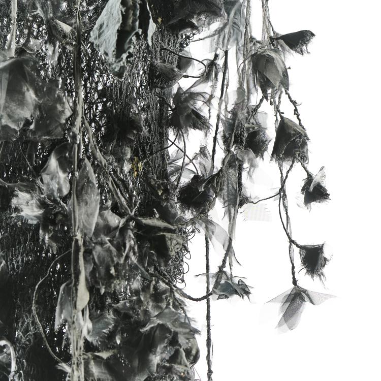 Bild 2 zu Objekt, 'Come rain, come shine' ceiling light, 2004, Tord Boontje, Artecnica, Beverly Hills oder Coopa-Roca initiative, Rio de Janeiro, 172A 181