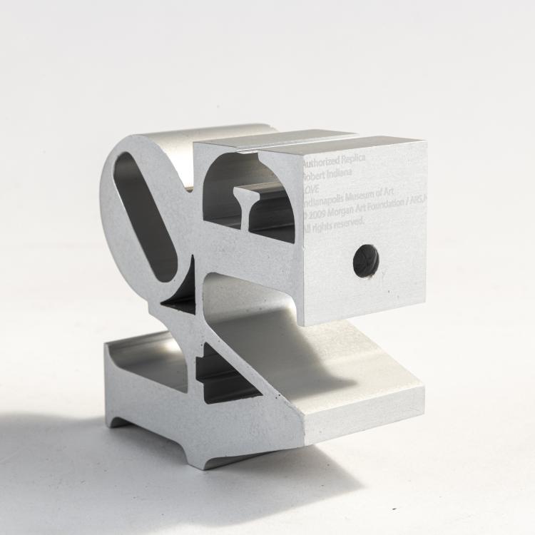 Bild 2 zu Objekt, 'LOVE (silver)' (Authorized Replica), 2009, Robert Indiana (nach), Morgan Art Foundation and Artist Rights Society, New York (Publ.), 172C 457