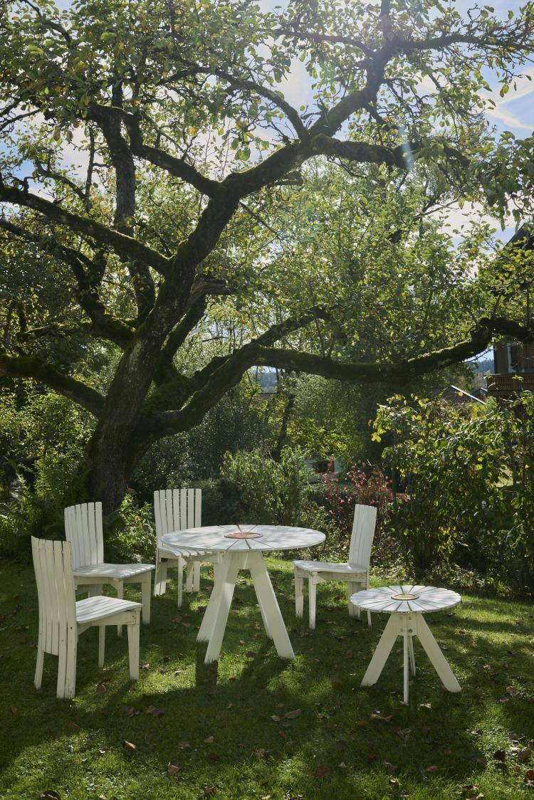 Bild 11 zu Objekt, Vier Gartenst&uuml;hle '310' und zwei Tische '330' 'Sunflower', 1938/39, Aino Aalto, Jalo-Set Ky, Noormarkku, 172B 252