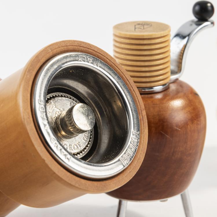 Bild 1 zu Objekt, Three pepper mills 'MP 0152', 1919; 'MP 310', 1989; 'MP 0510', 1989, Alessi Twergi, Crusinallo, 173A 229