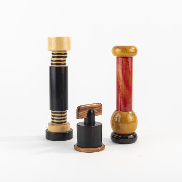 Bild 1 zu Objekt, Zwei Pfefferm&uuml;hlen 'MP 210' und 'MP 0215', 1989 und eine Muskatnussm&uuml;hle 'MS 0240', 1989, Ettore Sottsass, Alessi Twergi, Crusinallo, 173A 226