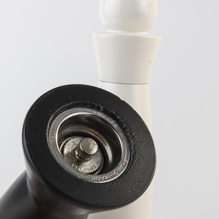 Bild 2 zu Objekt, Two pepper mills 'MP 601/w' and 'MP 601/b' with sketch, 1989, Aldo Cibic, Alessi Twergi, Crusinallo, 173A 216