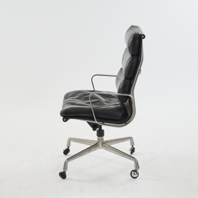 Bild 1 zu Objekt, Armlehnstuhl 'Soft Pad High Back', 1969, Charles Eames, ICF Cadsana, Mailand, 173B 376