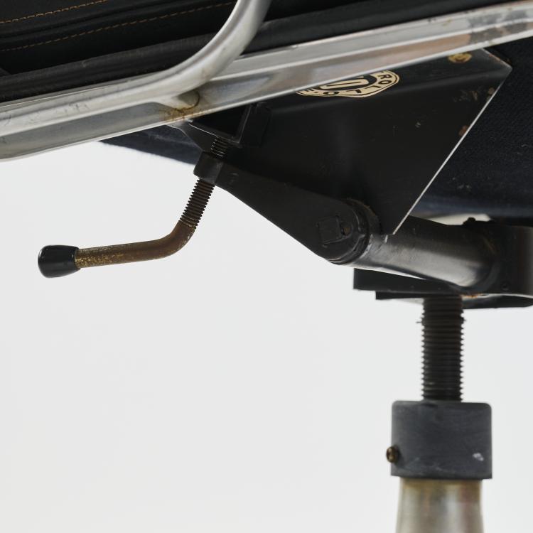 Bild 4 zu Objekt, Armlehnstuhl 'Soft Pad High Back', 1969, Charles Eames, ICF Cadsana, Mailand, 173B 376