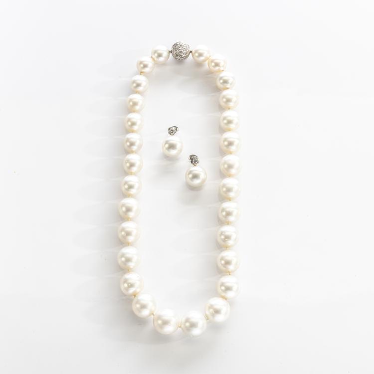 Hauptbild zu Objekt, Pearl necklace and stud earrings, 172E 702