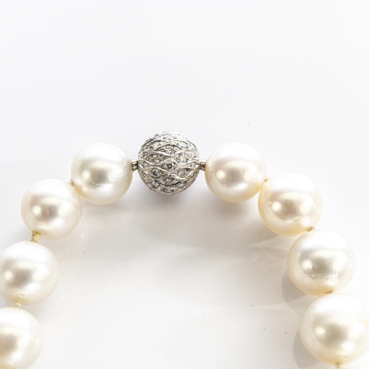 Bild 2 zu Objekt, Pearl necklace and stud earrings, 172E 702