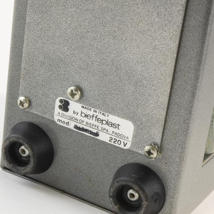 Bild 2 zu Objekt, Table light 'Topolino' from the 'Loftlight' series, 1989, Matteo Thun, Bieffeplast, Padua, 173A 271