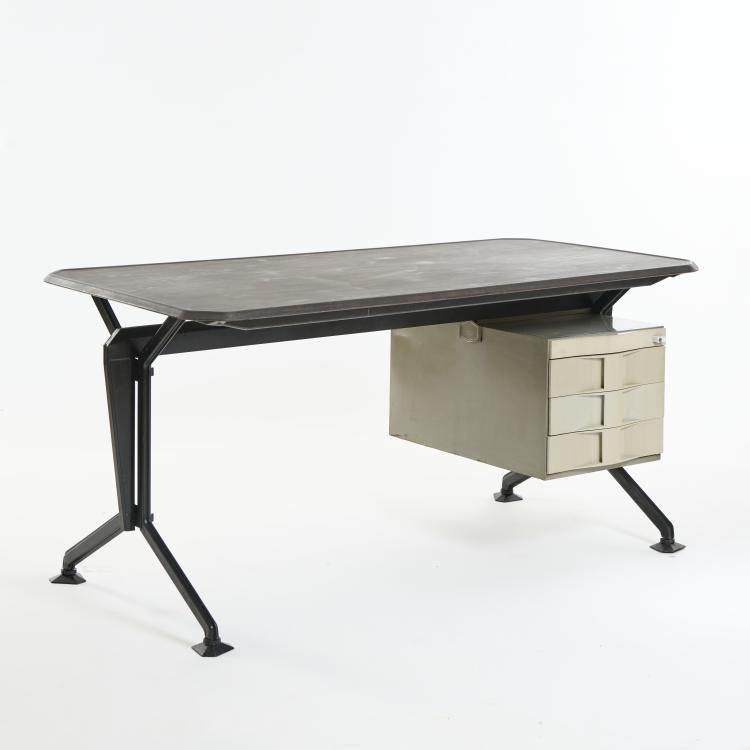 Bild 3 zu Objekt, Schreibtisch 'Arco' mit Klemmleuchte und Papierkorb, 1963, Studio B.B.P.R.,Gian Luigi Banfi,Ludovico Barbiano di Belgiojoso,Enrico Peressutti,Ernesto Nathan Rogers, Olivetti, Ivrea, 173A 131