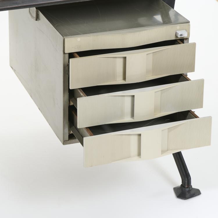 Bild 5 zu Objekt, Schreibtisch 'Arco' mit Klemmleuchte und Papierkorb, 1963, Studio B.B.P.R.,Gian Luigi Banfi,Ludovico Barbiano di Belgiojoso,Enrico Peressutti,Ernesto Nathan Rogers, Olivetti, Ivrea, 173A 131