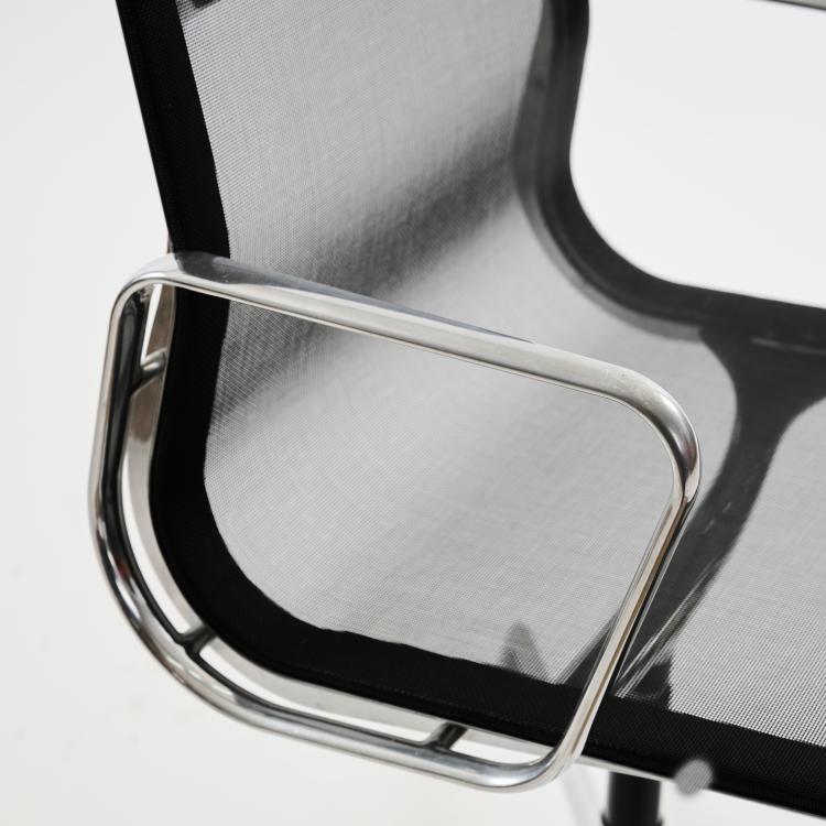 Bild 4 zu Objekt, Zwei St&uuml;hle 'Aluminum chair', 1958, Charles Eames,Ray Eames, ICF Cadsana, Mailand; Miller, Herman, Zeeland, 173B 371