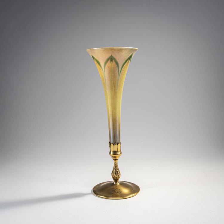 Bild 1 zu Objekt, Kelchvase mit Bronzefu&szlig;, um 1906, Louis C. Tiffany, Tiffany, L. C., New York, 174A 257