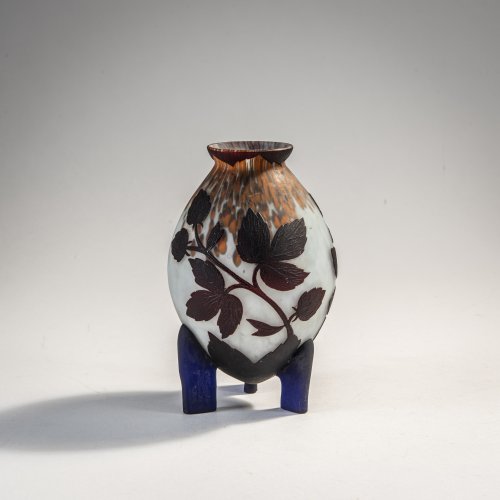 Vase mit drei Füßen, 1923-25
