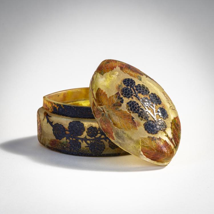 Bild 1 zu Objekt, Dose 'M&ucirc;res en automne', um 1910, Daum Fr&egrave;res, Nancy, 174A 80