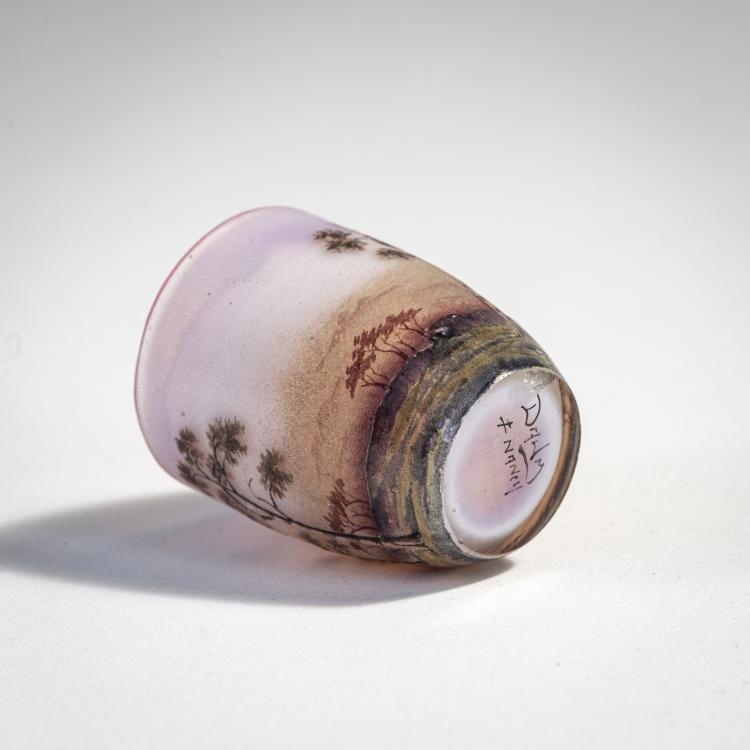 Bild 1 zu Objekt, Miniaturvase 'Paysage mauve', 1907, Daum Fr&egrave;res, Nancy, 174A 69