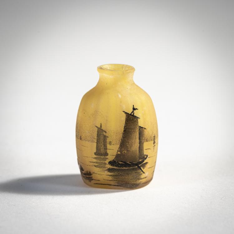 Hauptbild zu Objekt, Miniaturvase 'Voiliers, soleil couchant', um 1910, Daum Fr&egrave;res, Nancy, 174A 86