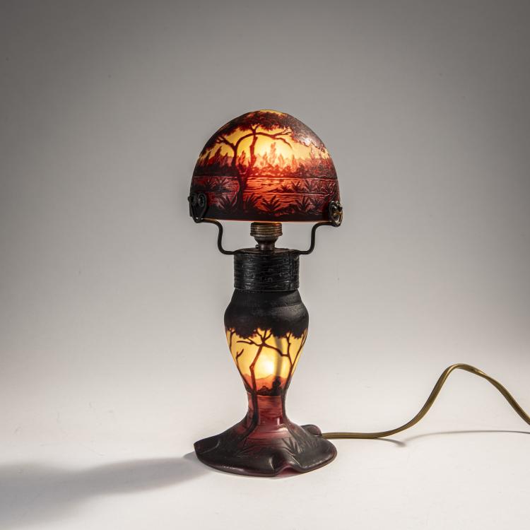 Bild 1 zu Objekt, Kleine Tischleuchte 'Paysage lacustre', um 1910, Daum Fr&egrave;res, Nancy, 174A 89