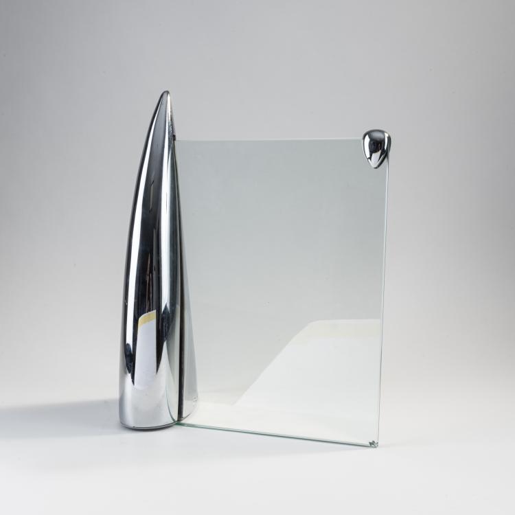 Hauptbild zu Objekt, 'Shark' picture frame, 1989, Philippe Starck, Pr&eacute;sence, Paris; L'Oreal, Paris, 173B 516
