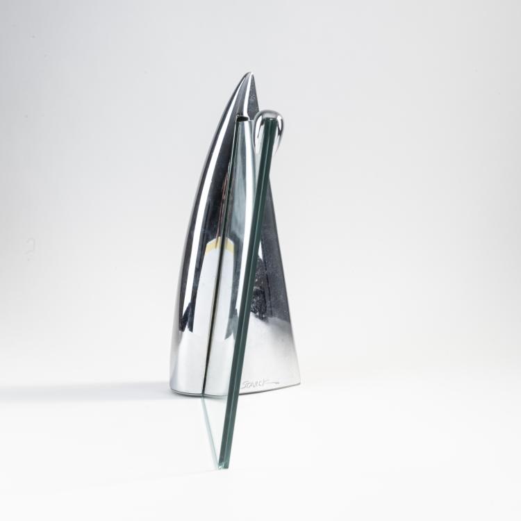 Bild 1 zu Objekt, 'Shark' picture frame, 1989, Philippe Starck, Pr&eacute;sence, Paris; L'Oreal, Paris, 173B 516