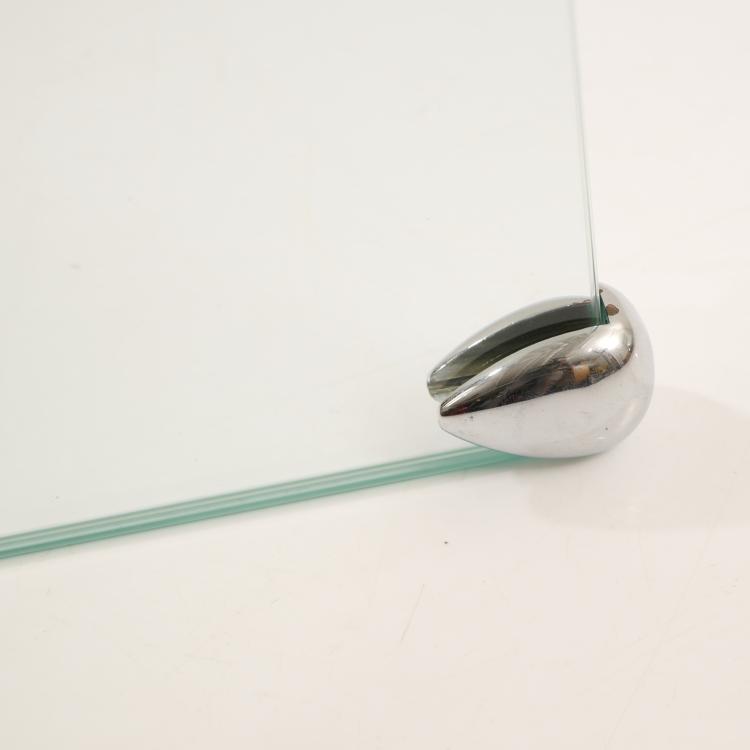 Bild 4 zu Objekt, 'Shark' picture frame, 1989, Philippe Starck, Pr&eacute;sence, Paris; L'Oreal, Paris, 173B 516