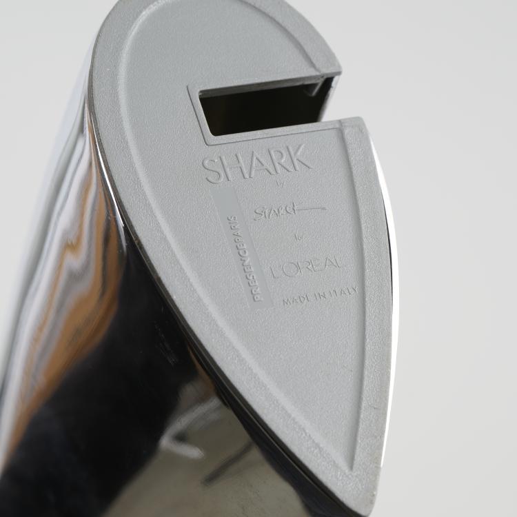 Bild 5 zu Objekt, 'Shark' picture frame, 1989, Philippe Starck, Pr&eacute;sence, Paris; L'Oreal, Paris, 173B 516