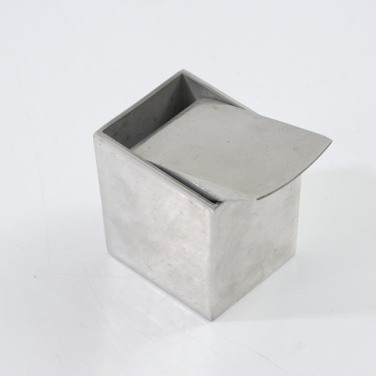 Bild 2 zu Objekt, Aschenbecher 'Ray Hollis', 1986, Philippe Starck, XO, Brie-Comte-Robert, 173B 512