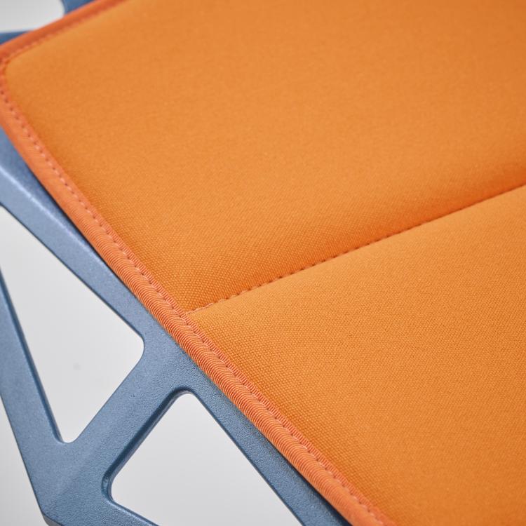 Bild 10 zu Objekt, Desk chair 'Chair One', 2003, Konstantin Grcic, Magis, Torre di Mosto, 173B 561