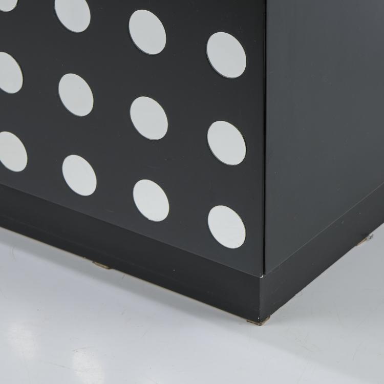 Bild 6 zu Objekt, Prototyp Schrank 'Spiegelfelder', 1990er Jahre, Trix Haussmann,Robert Haussmann, R&ouml;thlisberger Collection, G&uuml;mlingen; Wogg, Zumikon, Schweiz, 173B 536