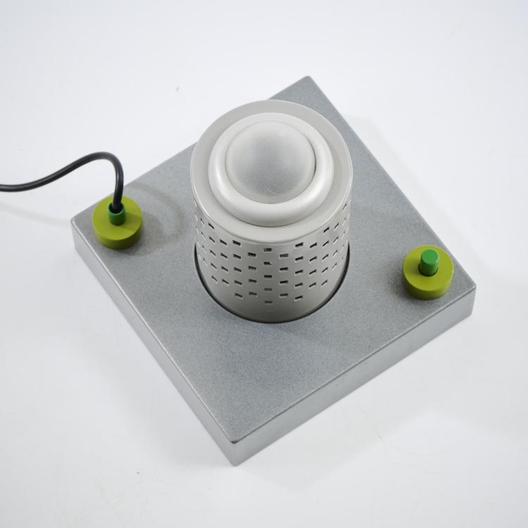 Bild 1 zu Objekt, Tischleuchte aus der Serie 'Still Light', 1985, Matteo Thun, Bieffeplast, Mailand, 173A 261