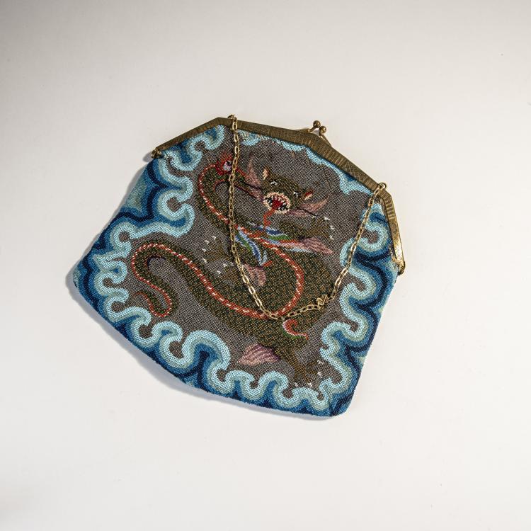 Bild 1 zu Objekt, B&uuml;geltasche mit chinesischem Drachen, um 1900, 174A 436