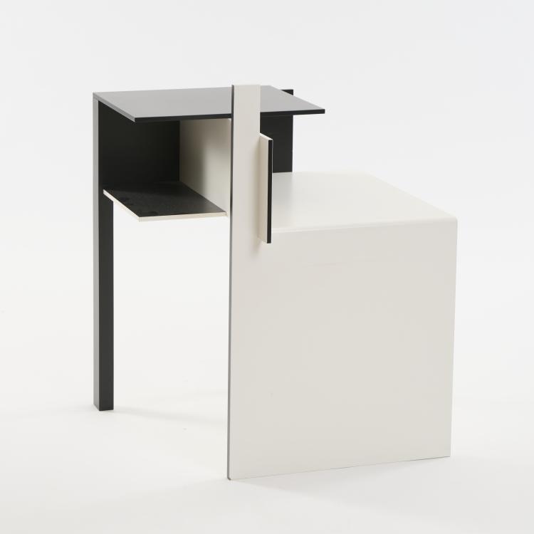 Bild 1 zu Objekt, 'De Stijl' side table, 1922, Eileen Gray, ClassiCon, M&uuml;nchen, 173B 476