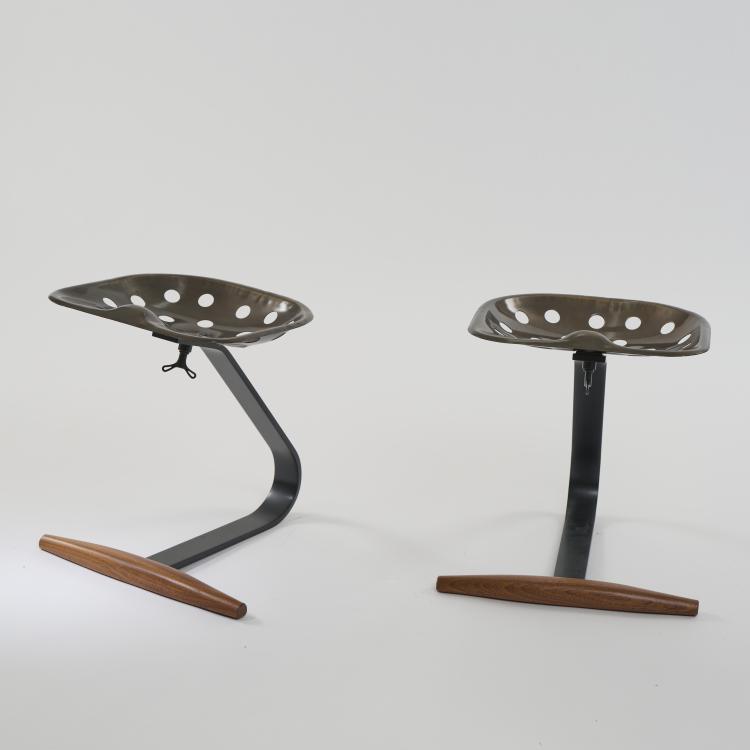 Bild 1 zu Objekt, Zwei Sitzhocker 'Mezzadro', 1957, Achille Castiglioni, Zanotta, Nova Milanese, 173A 40