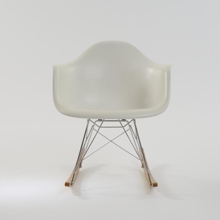 Bild 2 zu Objekt, Schaukelstuhl 'RAR', 1950-53, Charles Eames, Vitra, Birsfelden, 173B 359