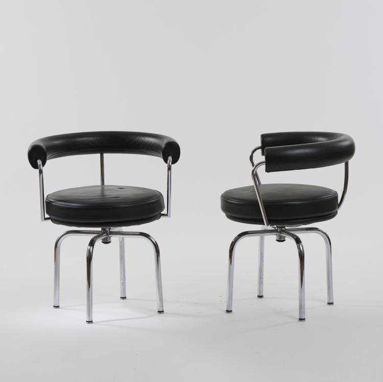 Hauptbild zu Objekt, Two armchairs 'LC7', 1927/1928, Pierre Jeanneret,Charlotte Perriand,Le Corbusier Charles-&Eacute;douard Jeanneret-Gris, Cassina, Mailand, 173B 485