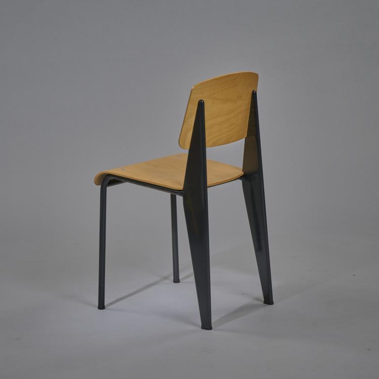 Bild 2 zu Objekt, Chair 'Standard', 1934/50, Jean Prouv&eacute;, Vitra, Birsfelden, 173B 494