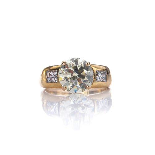 Alliance ring with a brilliant-cut diamond and princess-cut diamonds
