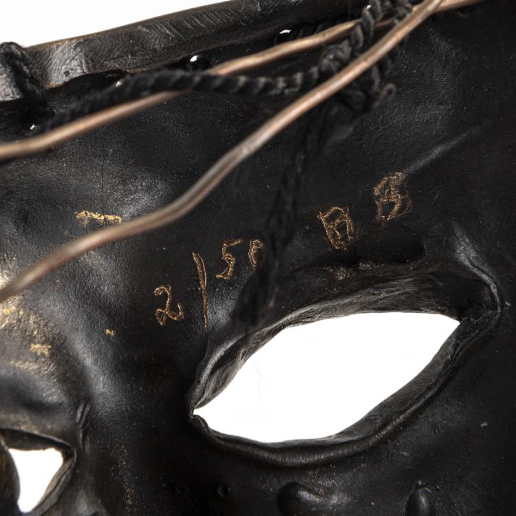 Bild 3 zu Objekt, 'L&auml;ndliche mit Ei', 1972 und Frauenmaske mit Ohrh&auml;ngern, 1970er Jahre, Bele Bachem, 173D 848