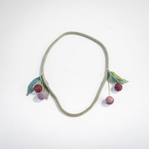 Halsband mit Kirschen, um 1920