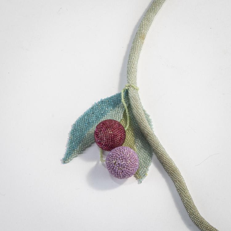 Bild 1 zu Objekt, Halsband mit Kirschen, um 1920, Wiener Werkst&auml;tte, 174A 440